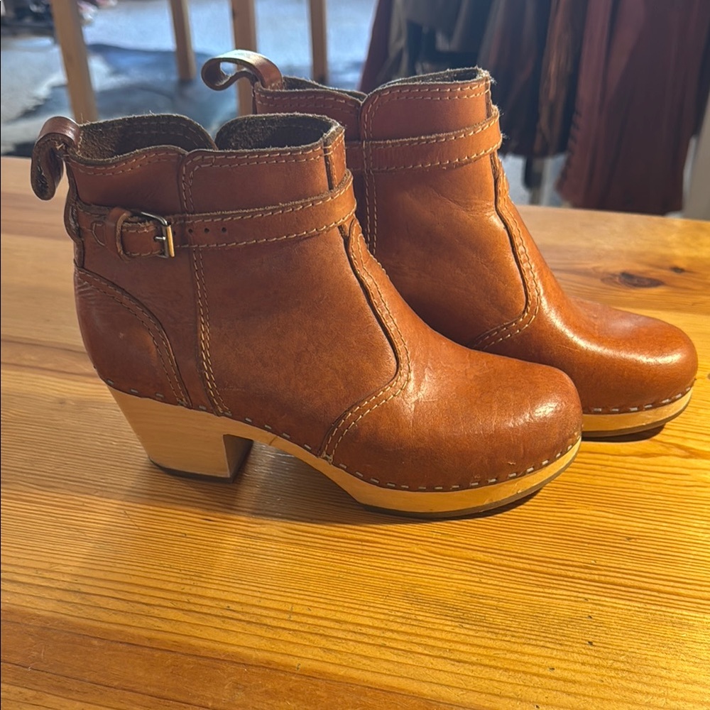 Women's Tan Leather Ankle Boots